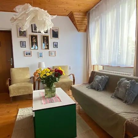 Cosy Mountain By The Pond Vel'ka Lomnica