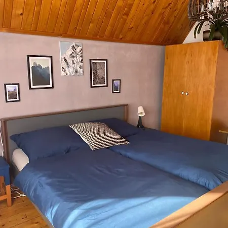 Cosy Mountain By The Pond Guest house