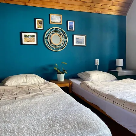 Cosy Mountain By The Pond