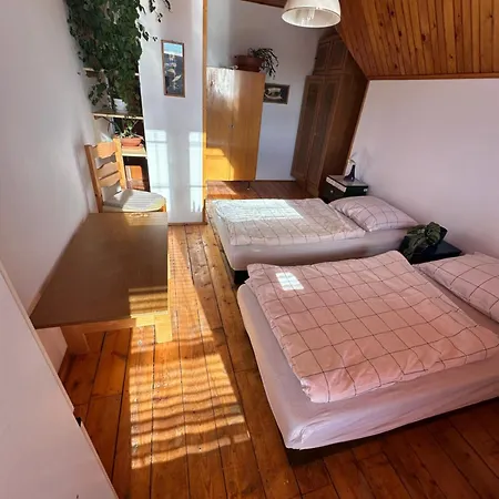 Cosy Mountain By The Pond Penzion