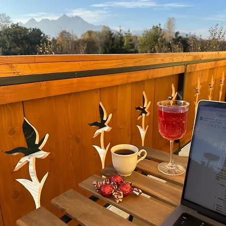 Cosy Mountain By The Pond * Velka Lomnica