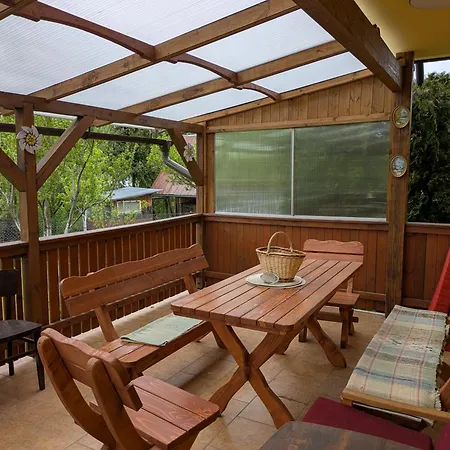 Cosy Mountain By The Pond * Velka Lomnica