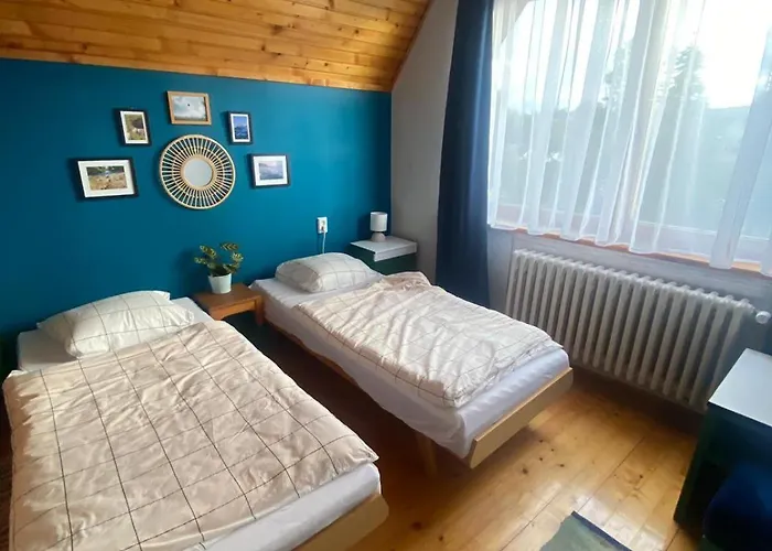 Cosy Mountain By The Pond *